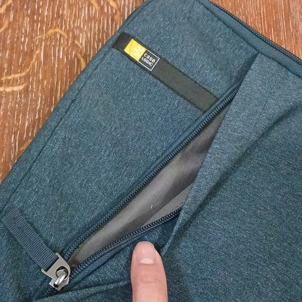 Case Logic Huxton Blue Laptop Sleeve